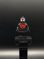 Spider-Man (Miles Morales) - Dark Bluish Gray Webbing on Head, Black Hands — frente