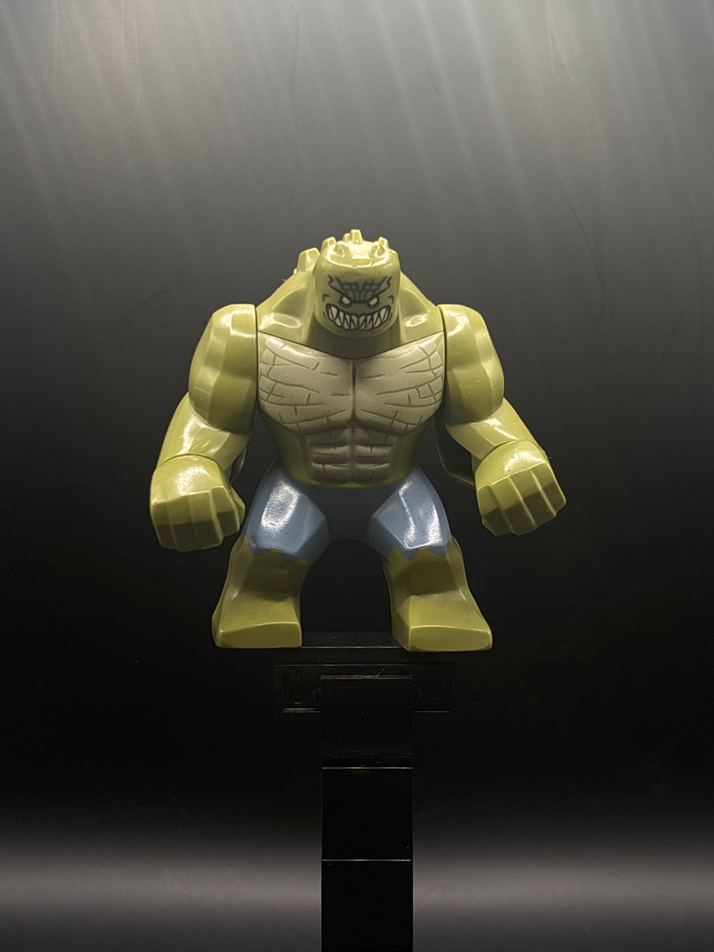 Killer Croc with Sand Blue Pants — frente