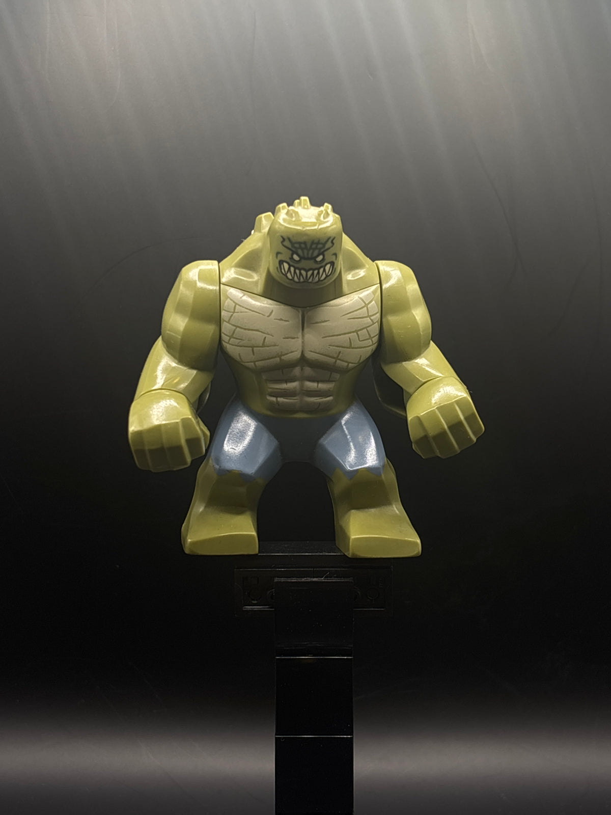 Killer Croc with Sand Blue Pants — frente