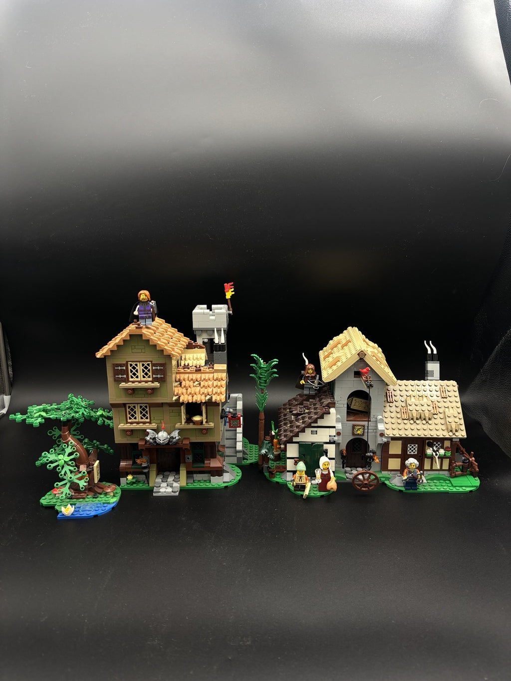 Medieval Town Square — frente