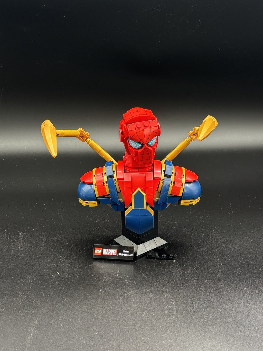 Iron Spider-Man Bust — frente