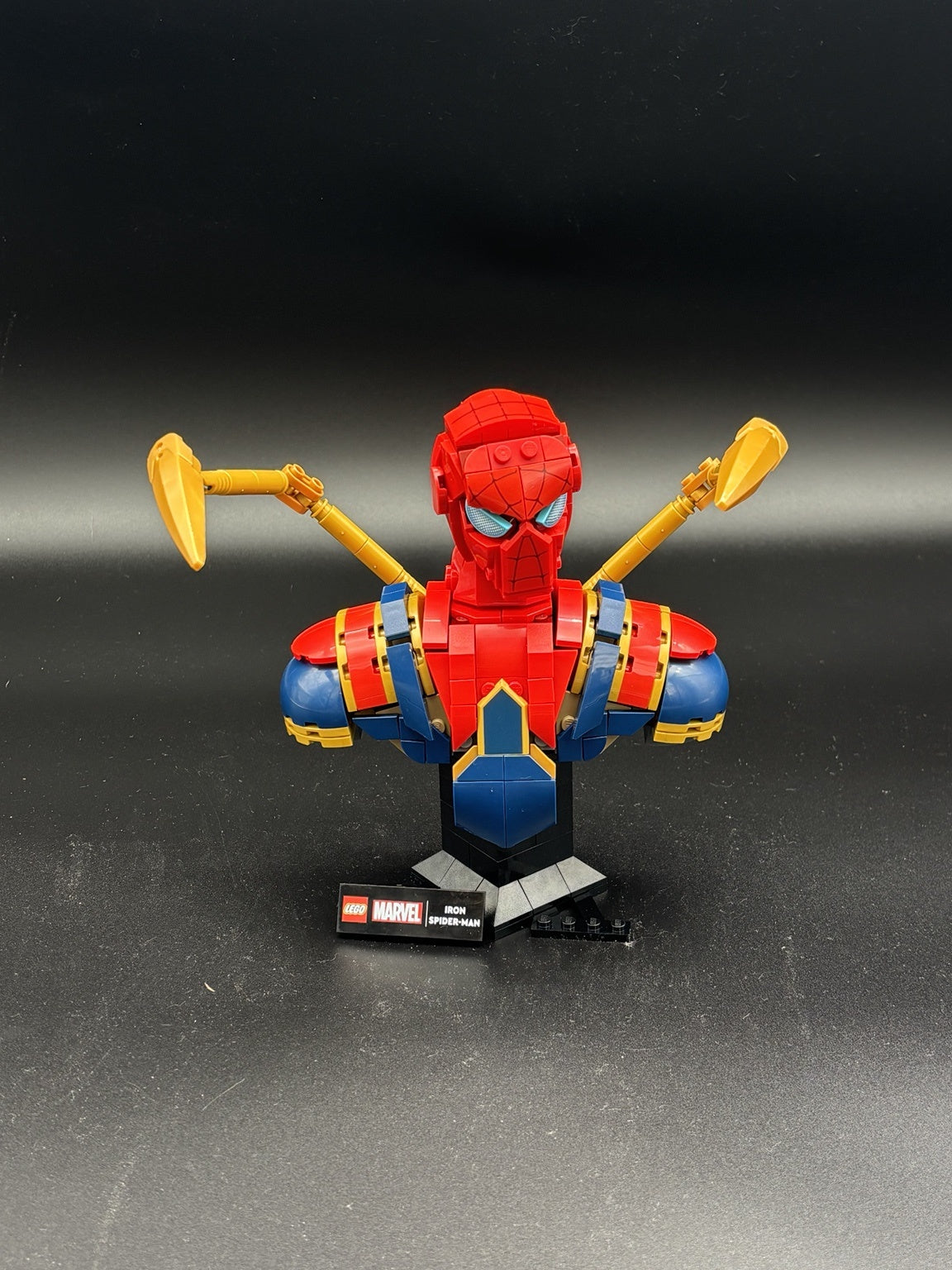 Iron Spider-Man Bust — frente