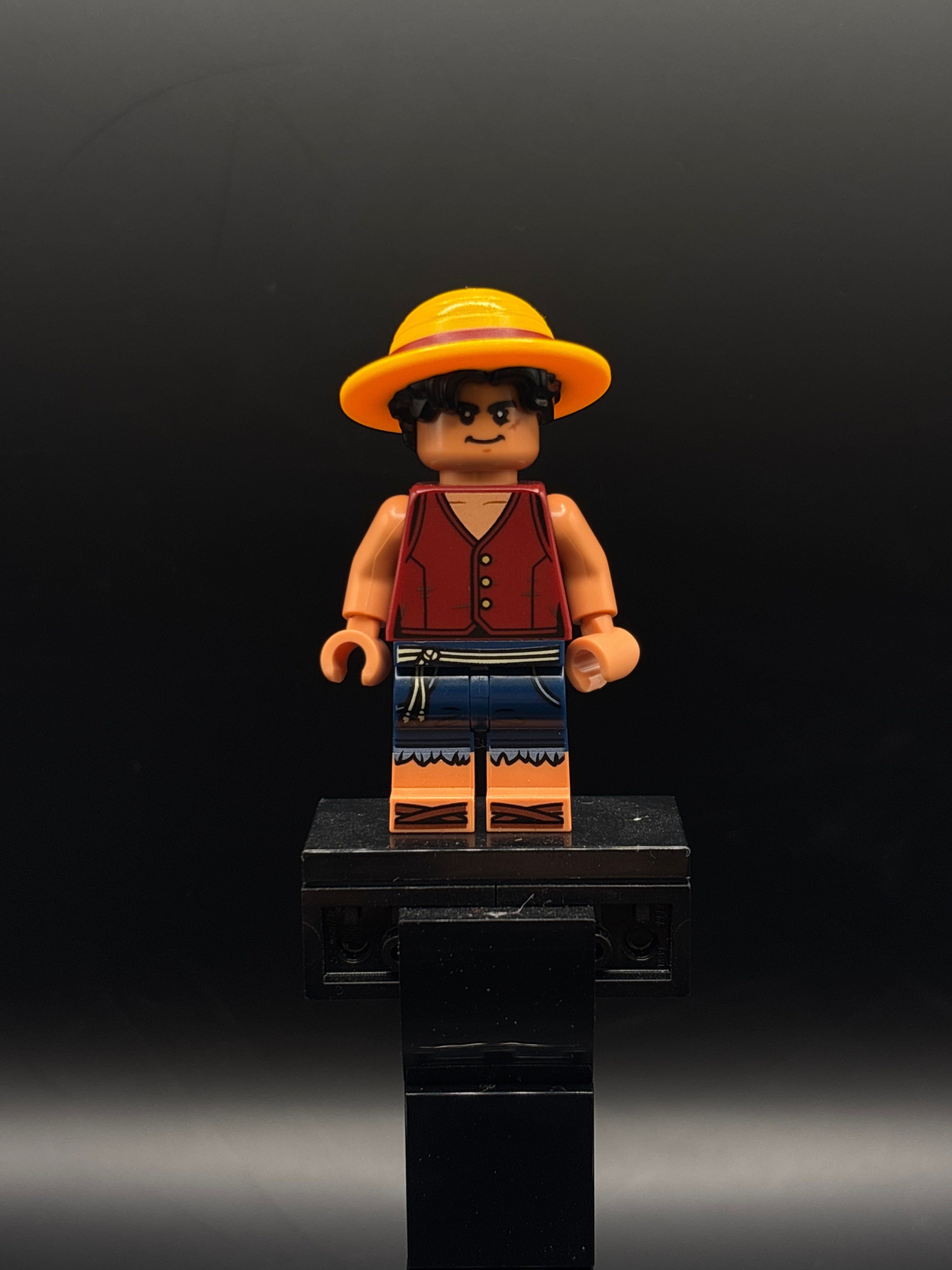 Monkey D. Luffy - Hair Combo, Straw Hat with Black Hair, Closed Mouth Grin — frente
