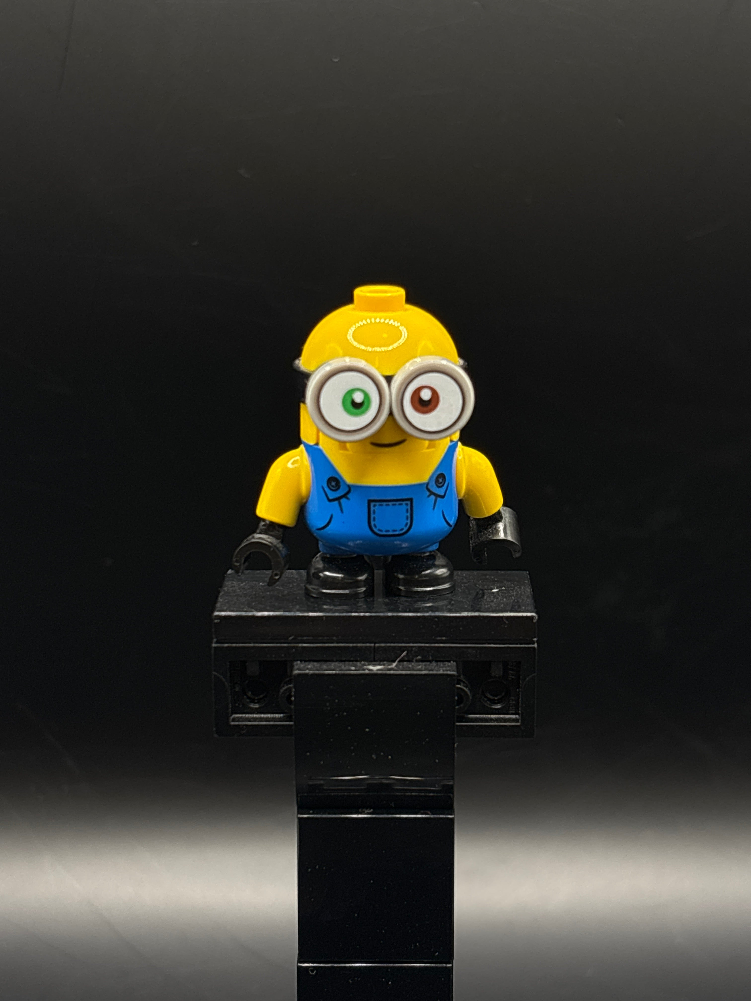 Minion Bob - Blue Overalls, no Eyelids — frente
