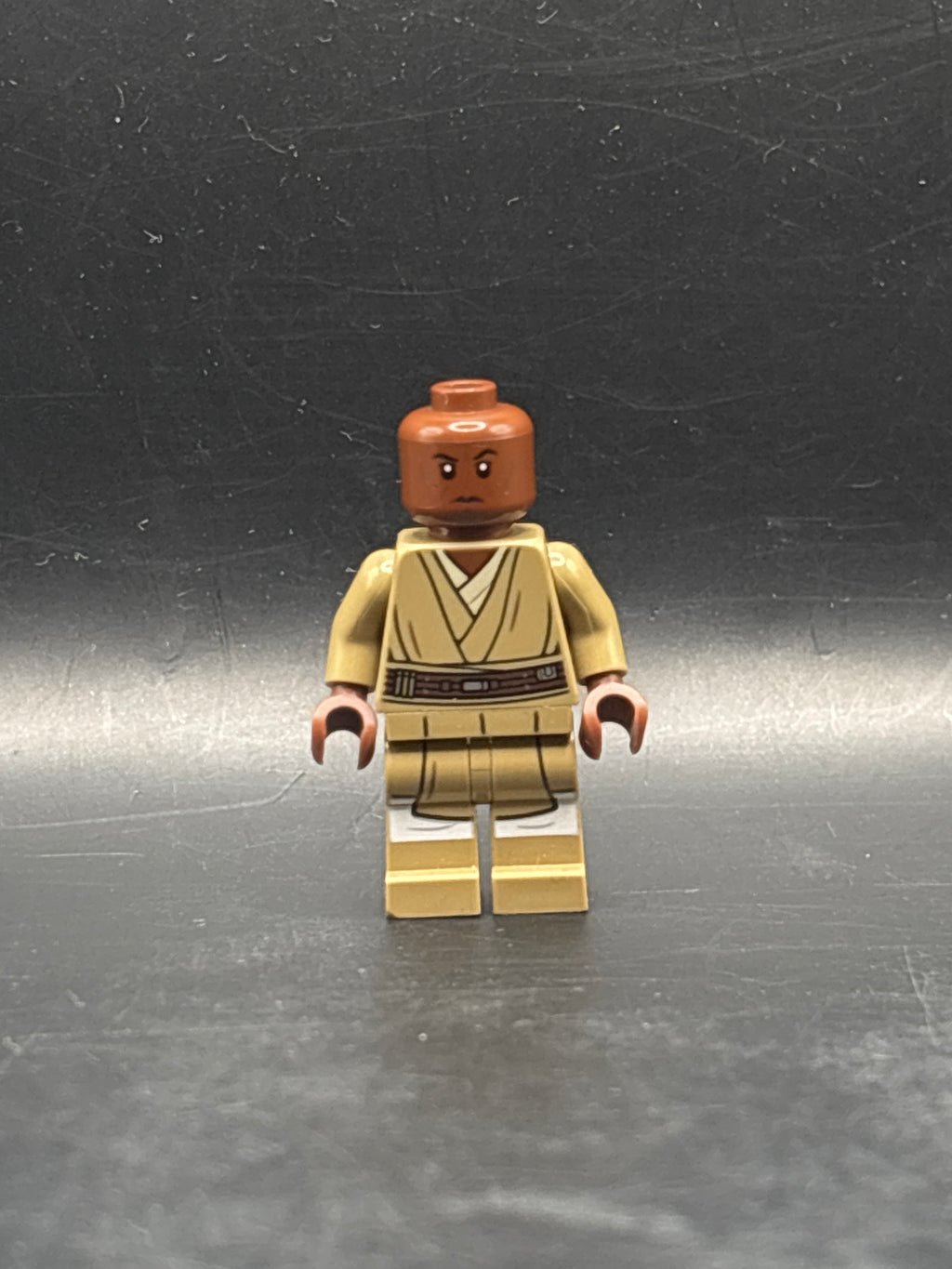 Mace Windu (Dark Tan Legs) — frente