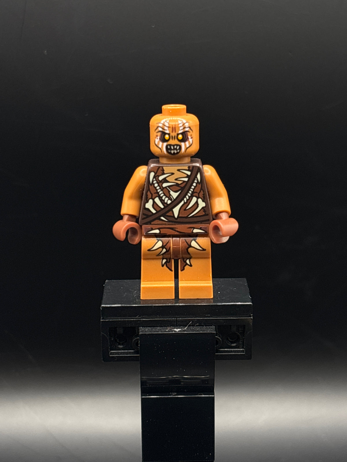 Gundabad Orc - Bald, White Forehead Paint — frente