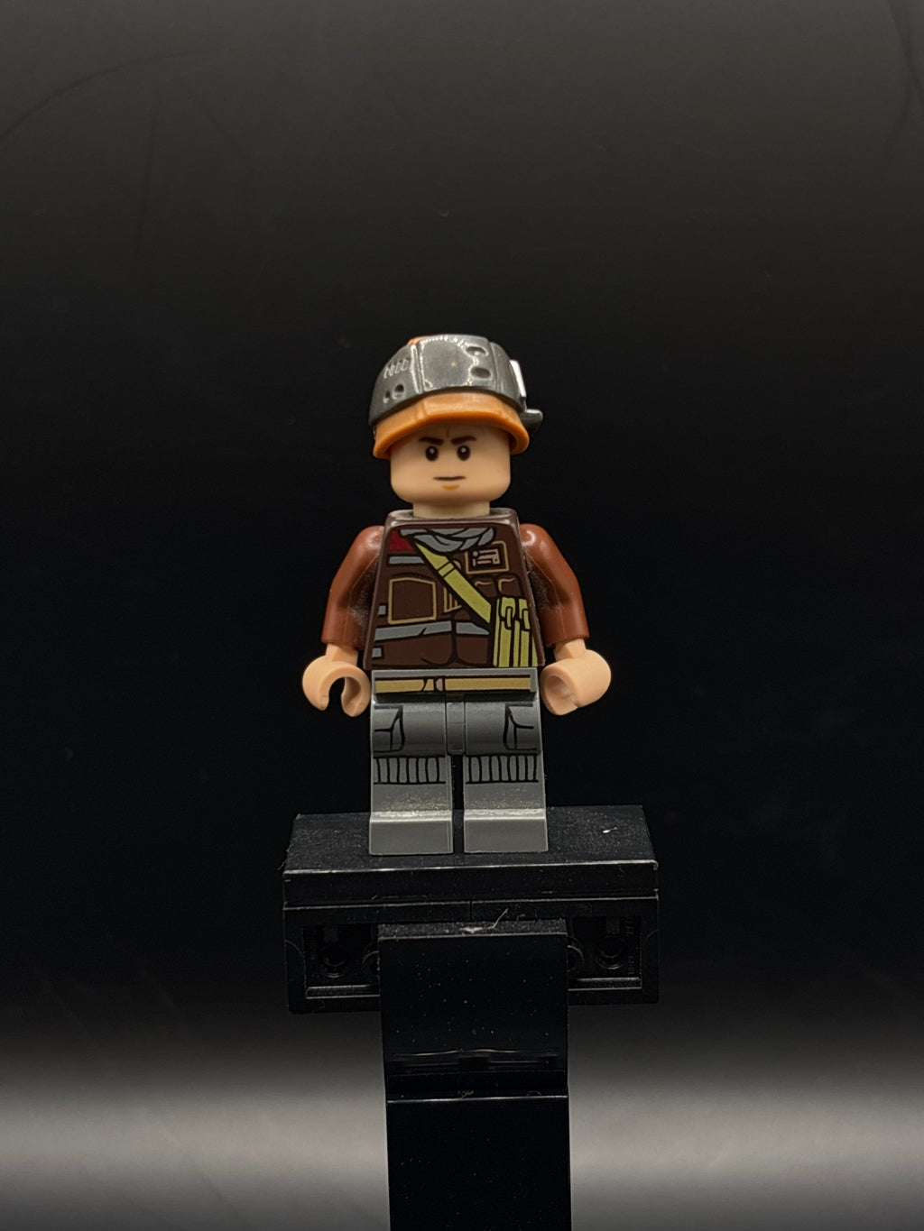 Rebel Trooper - Light Nougat Head, Helmet with Pearl Dark Gray Band (Private Calfor) — frente