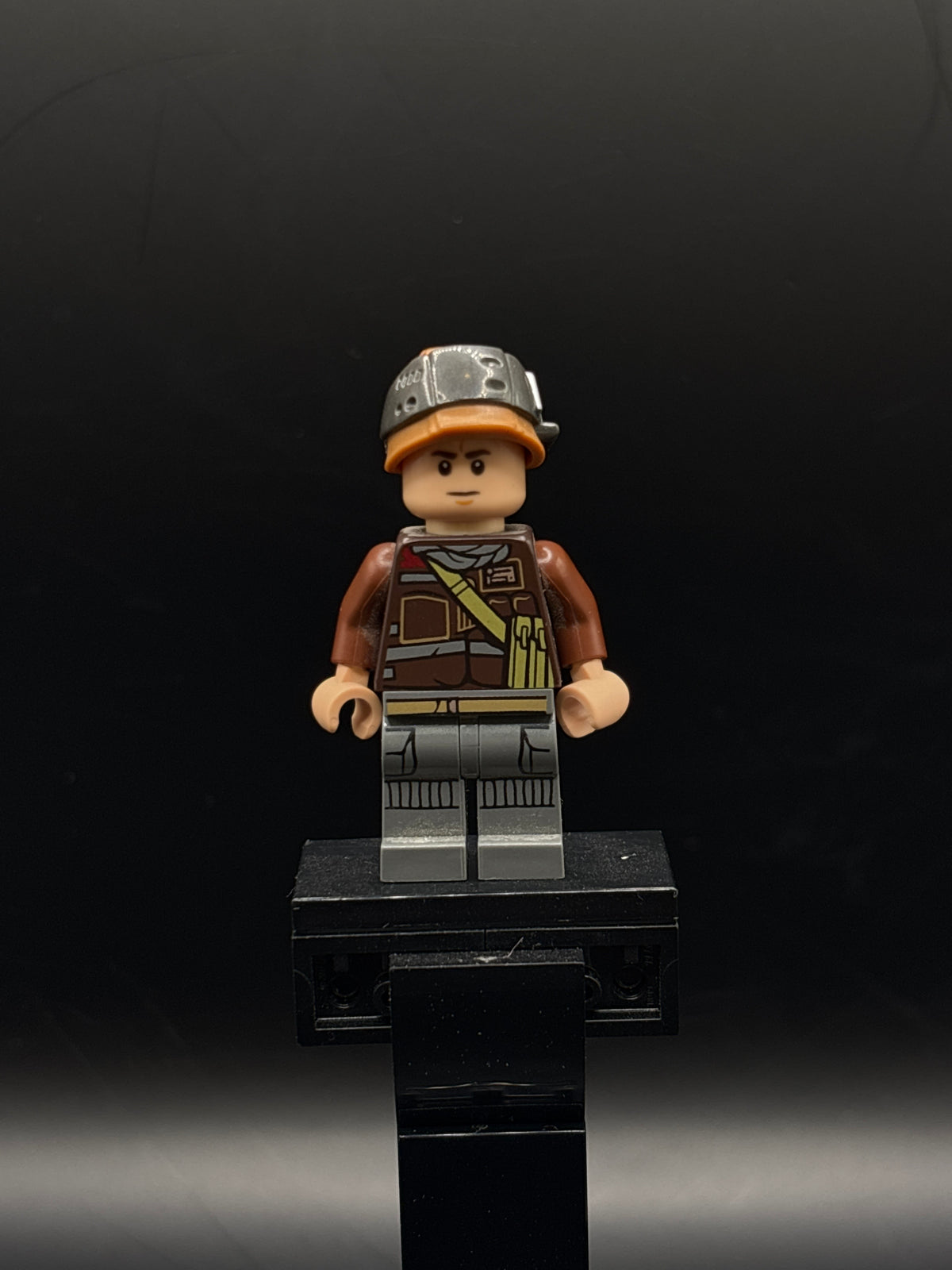 Rebel Trooper - Light Nougat Head, Helmet with Pearl Dark Gray Band (Private Calfor) — frente