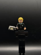 Draco Malfoy - Black Slytherin Robe and Legs, Neutral / Angry — frente