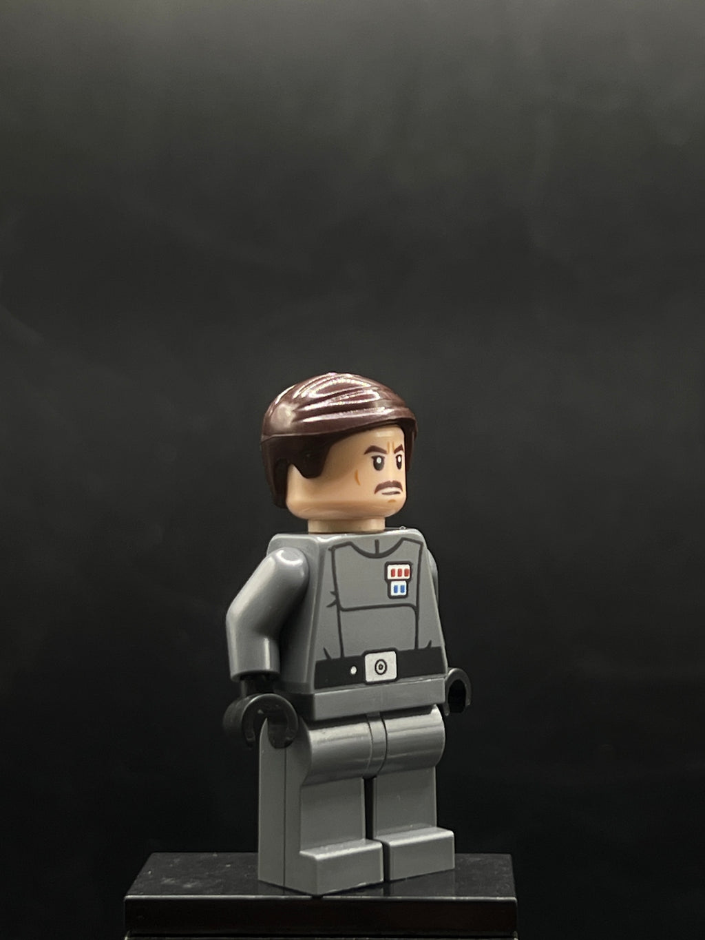 Admiral Wullf Yularen - Dark Bluish Gray Uniform, Dark Brown Hair — costado