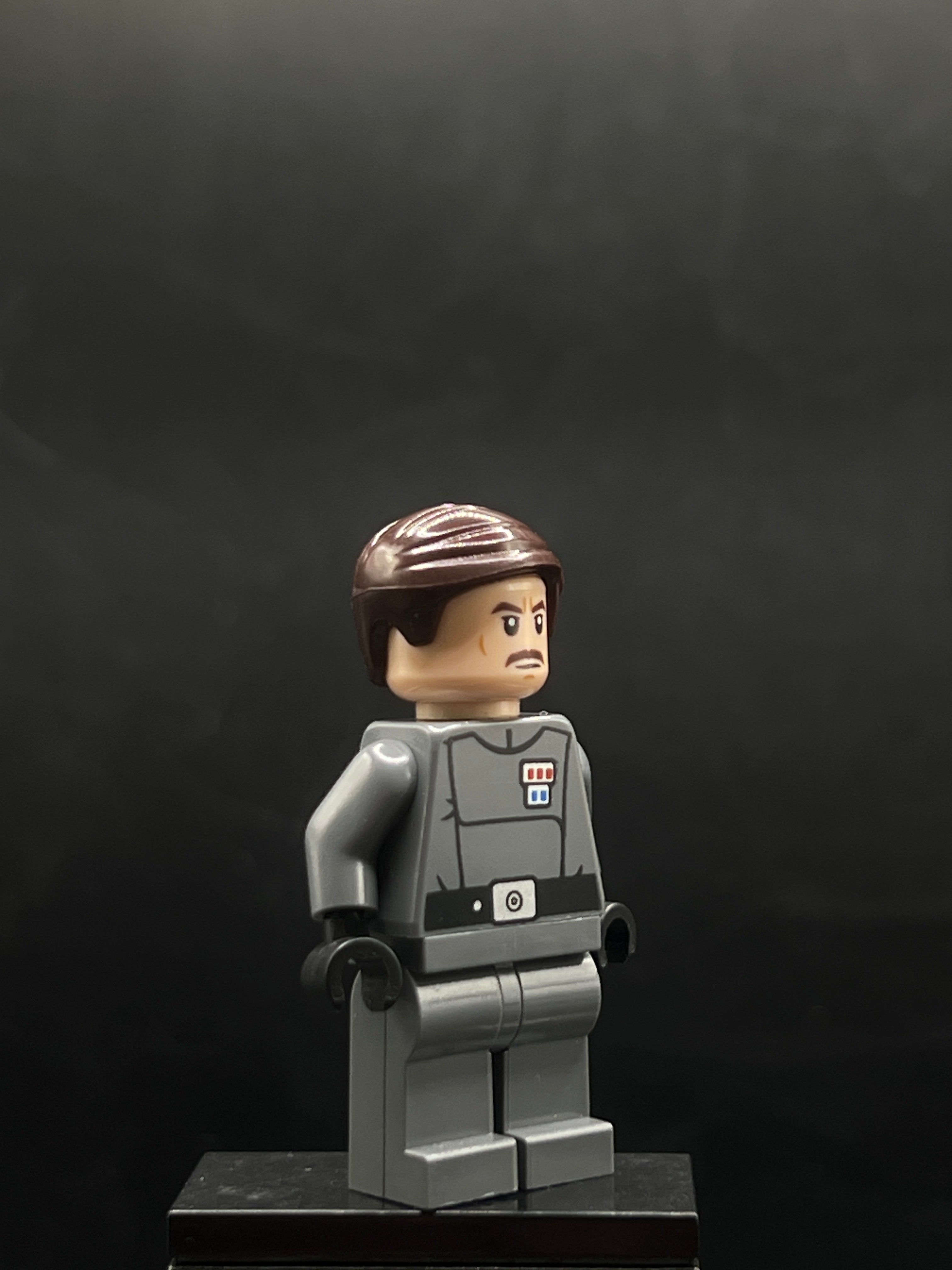 Admiral Wullf Yularen - Dark Bluish Gray Uniform, Dark Brown Hair — costado