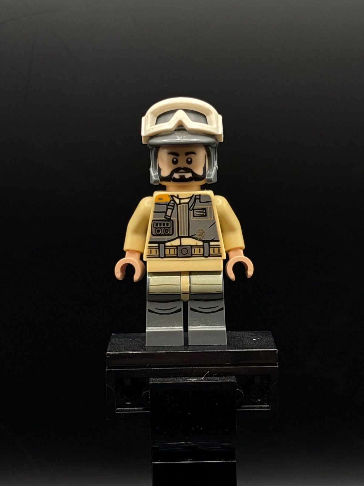 Rebel Trooper - White Goggles, Dark Bluish Gray Helmet, Black Beard (Private Kappehl) — frente