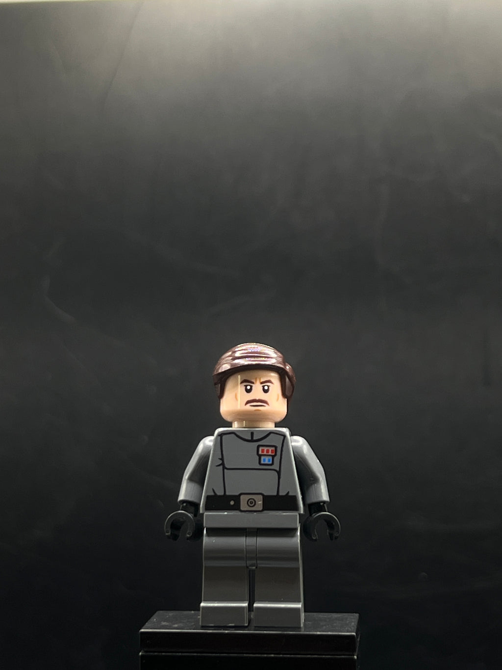 Admiral Wullf Yularen - Dark Bluish Gray Uniform, Dark Brown Hair — frente