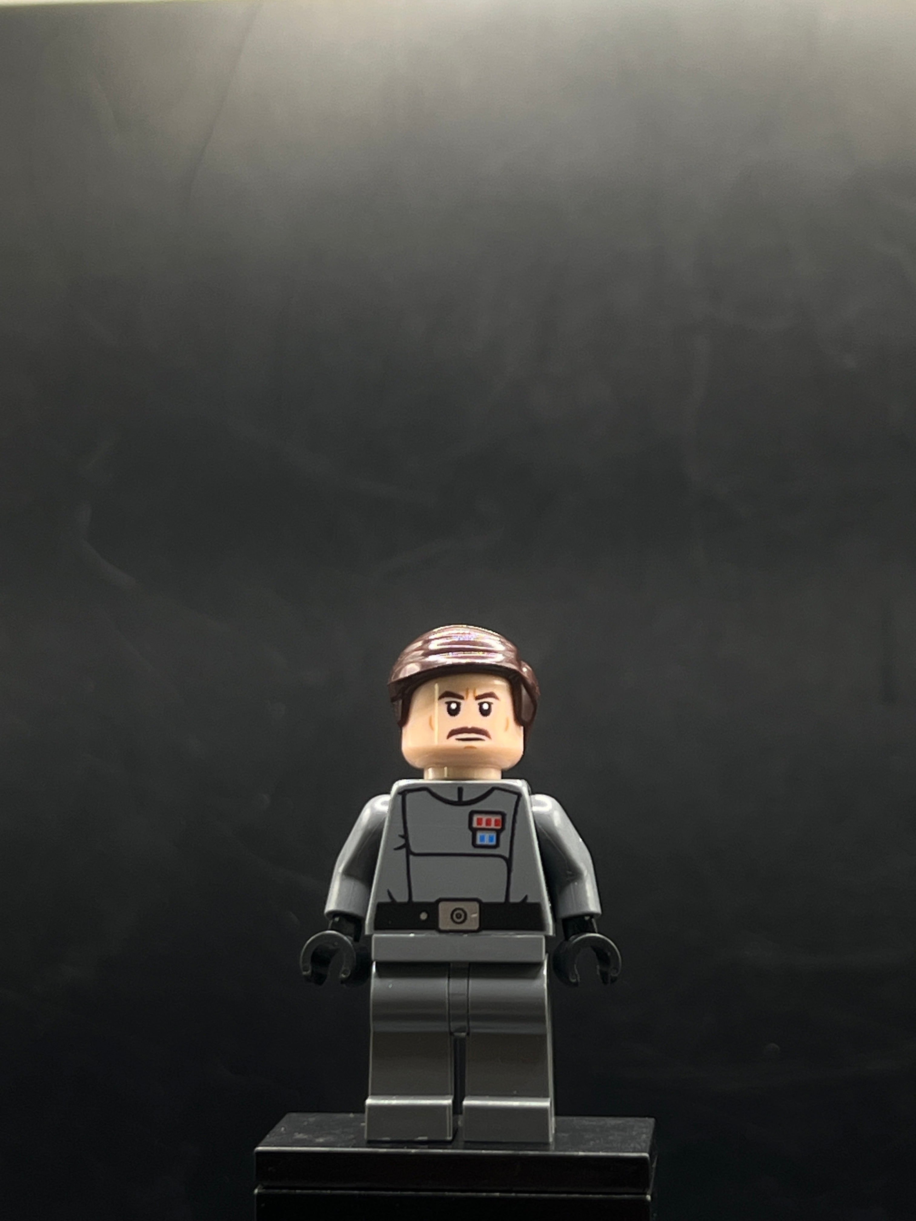 Admiral Wullf Yularen - Dark Bluish Gray Uniform, Dark Brown Hair — frente