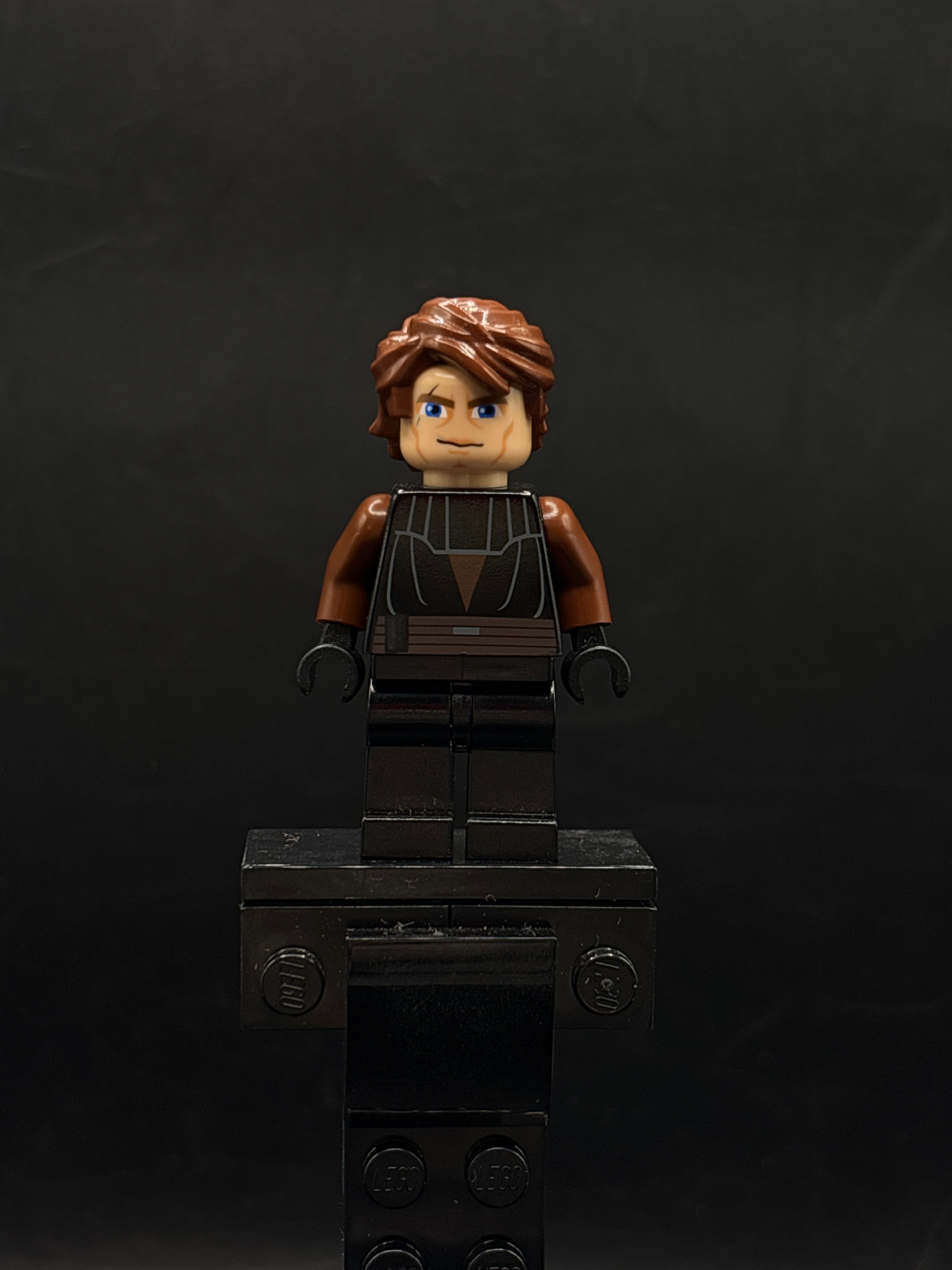 Anakin Skywalker - Large Eyes, Reddish Brown Arms — frente