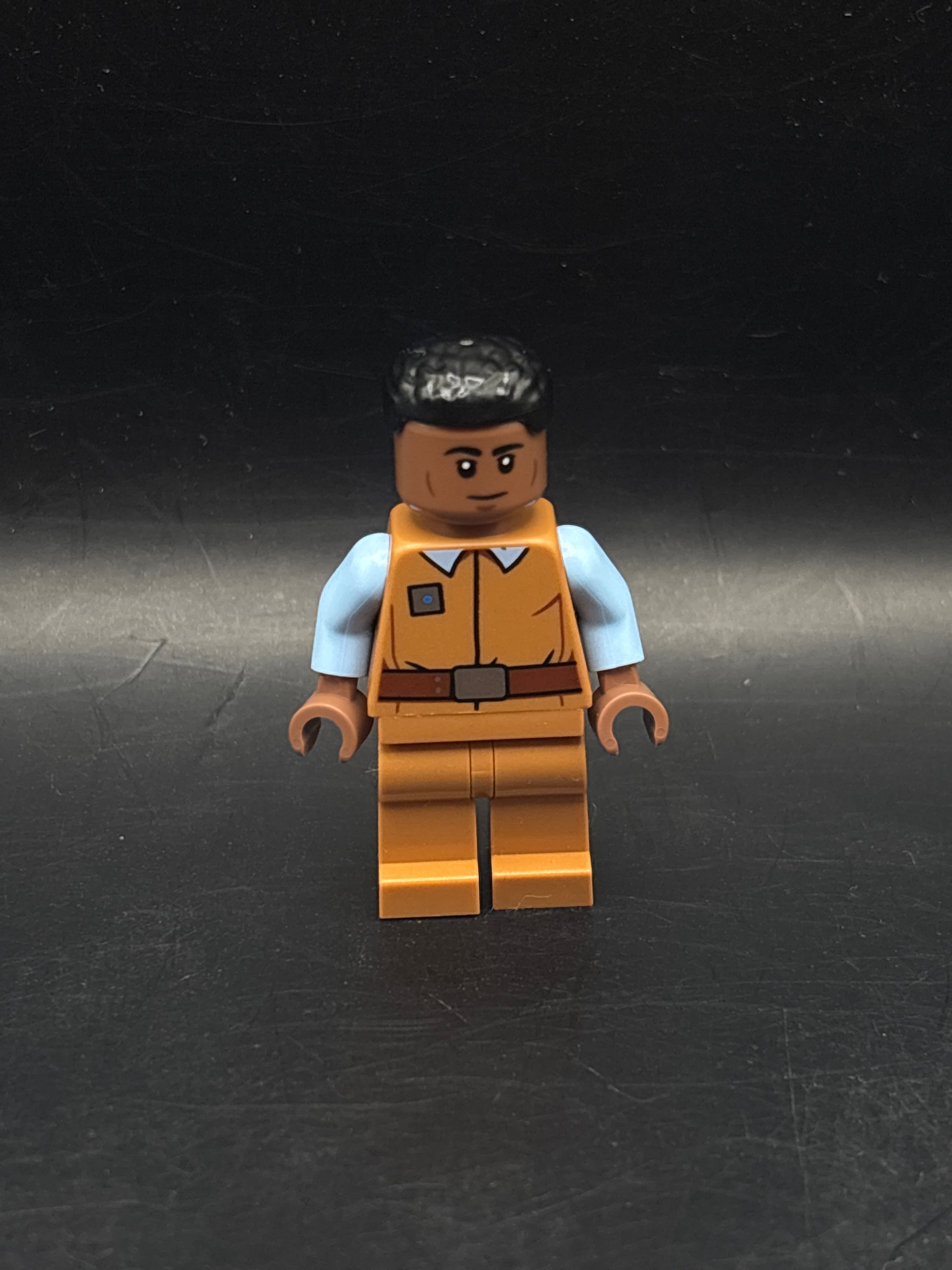 First Officer Hawkins — frente