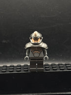 Rhino - Shoulder Armor with White Horn — frente