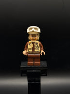 Rebel Trooper - White Goggles, Dark Tan Helmet, Medium Nougat Beard (Corporal Rostok) — frente