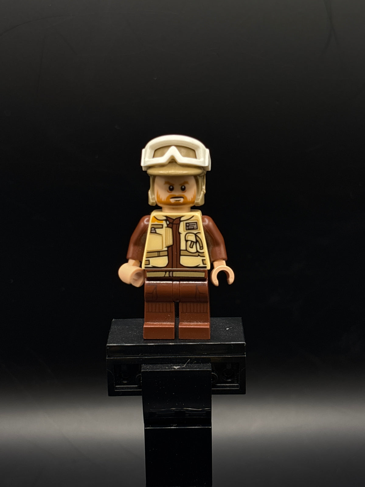 Rebel Trooper - White Goggles, Dark Tan Helmet, Medium Nougat Beard (Corporal Rostok) — frente