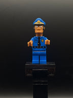 Officer Lou — frente