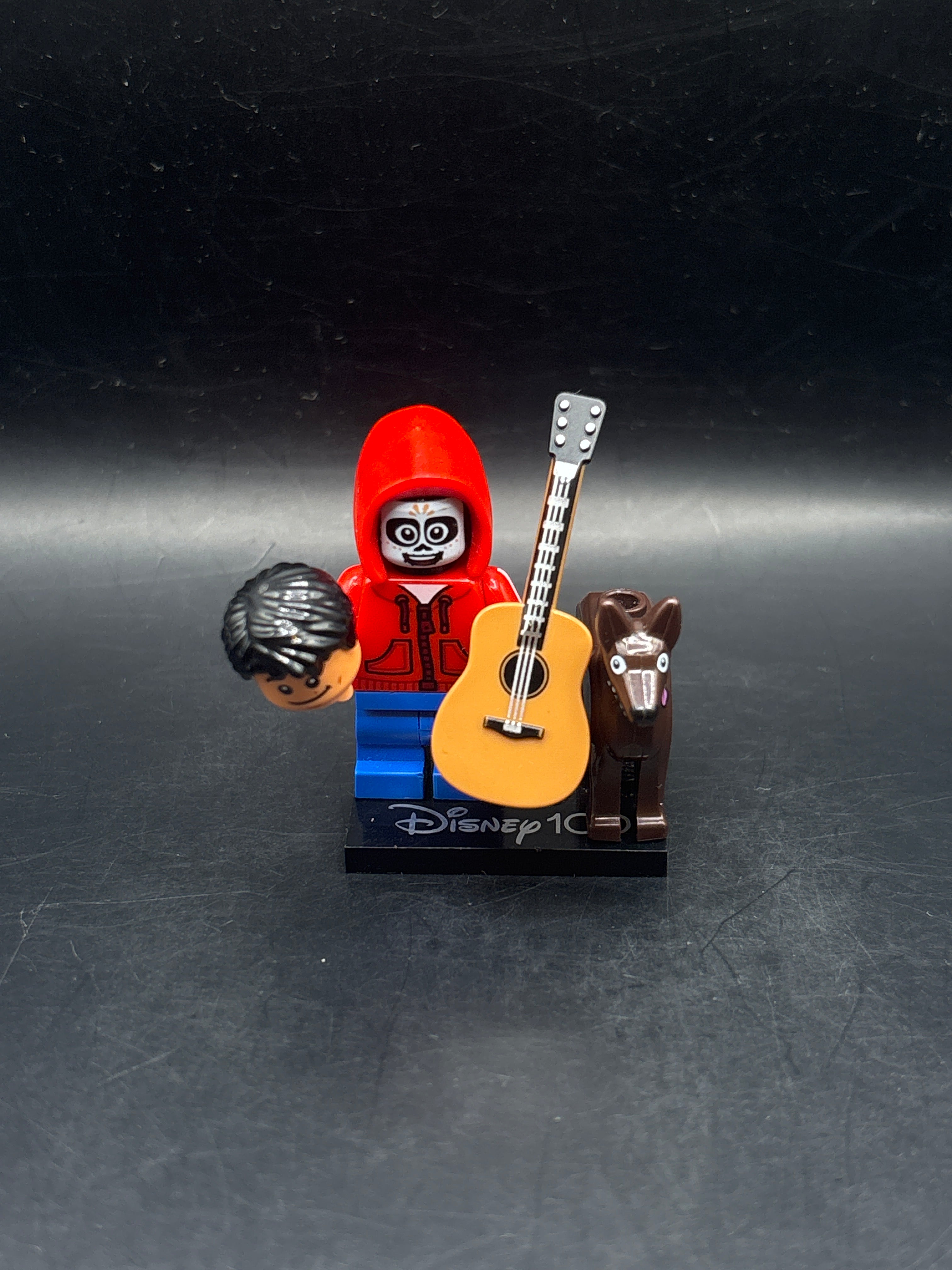 Miguel, Disney 100 (Minifigure Only without Stand and Accessories) — frente