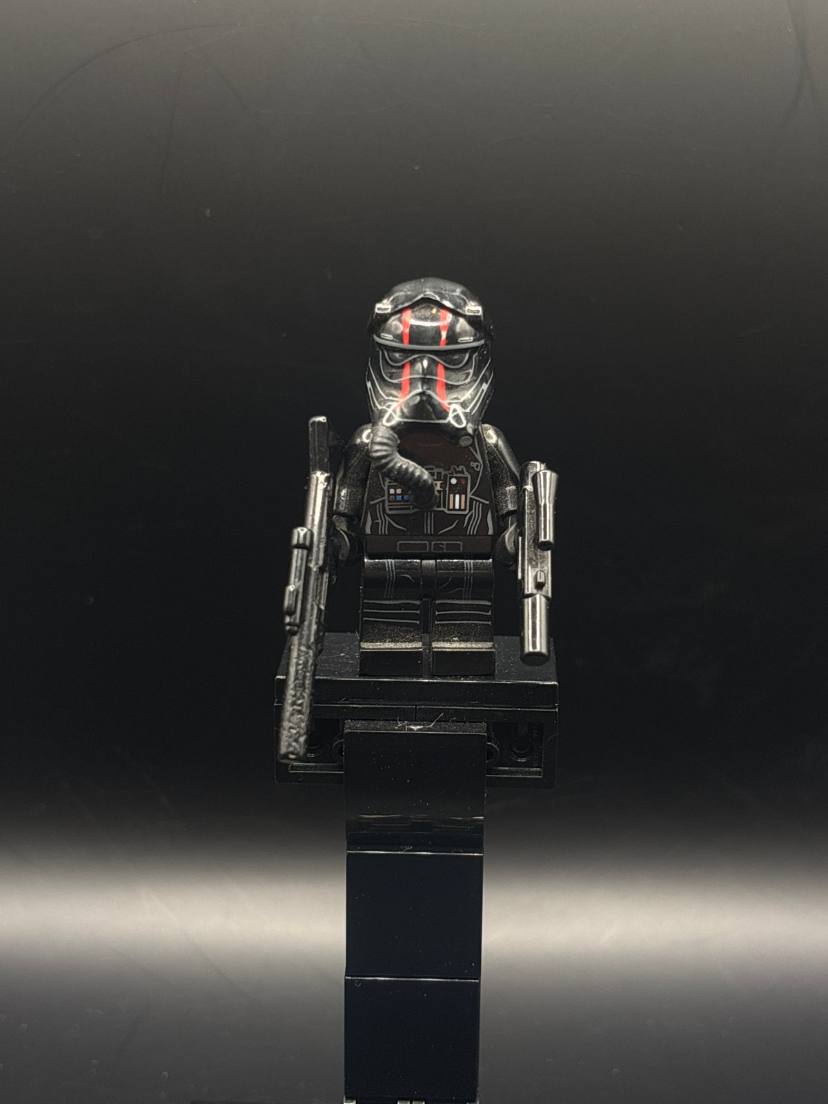 First Order TIE Fighter Pilot - Two Red Stripes on Helmet — frente