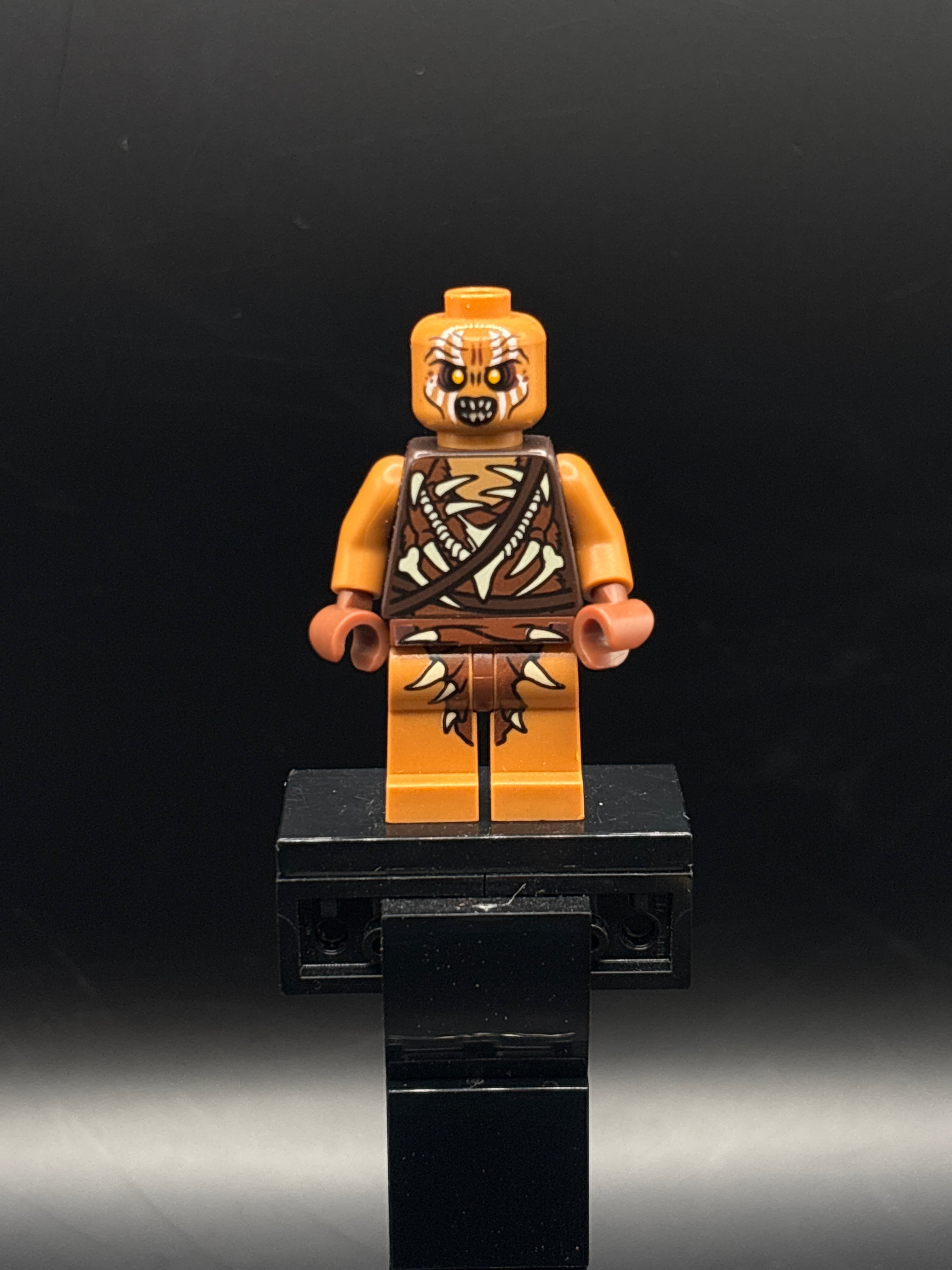 Gundabad Orc - Bald, White Forehead Paint — frente