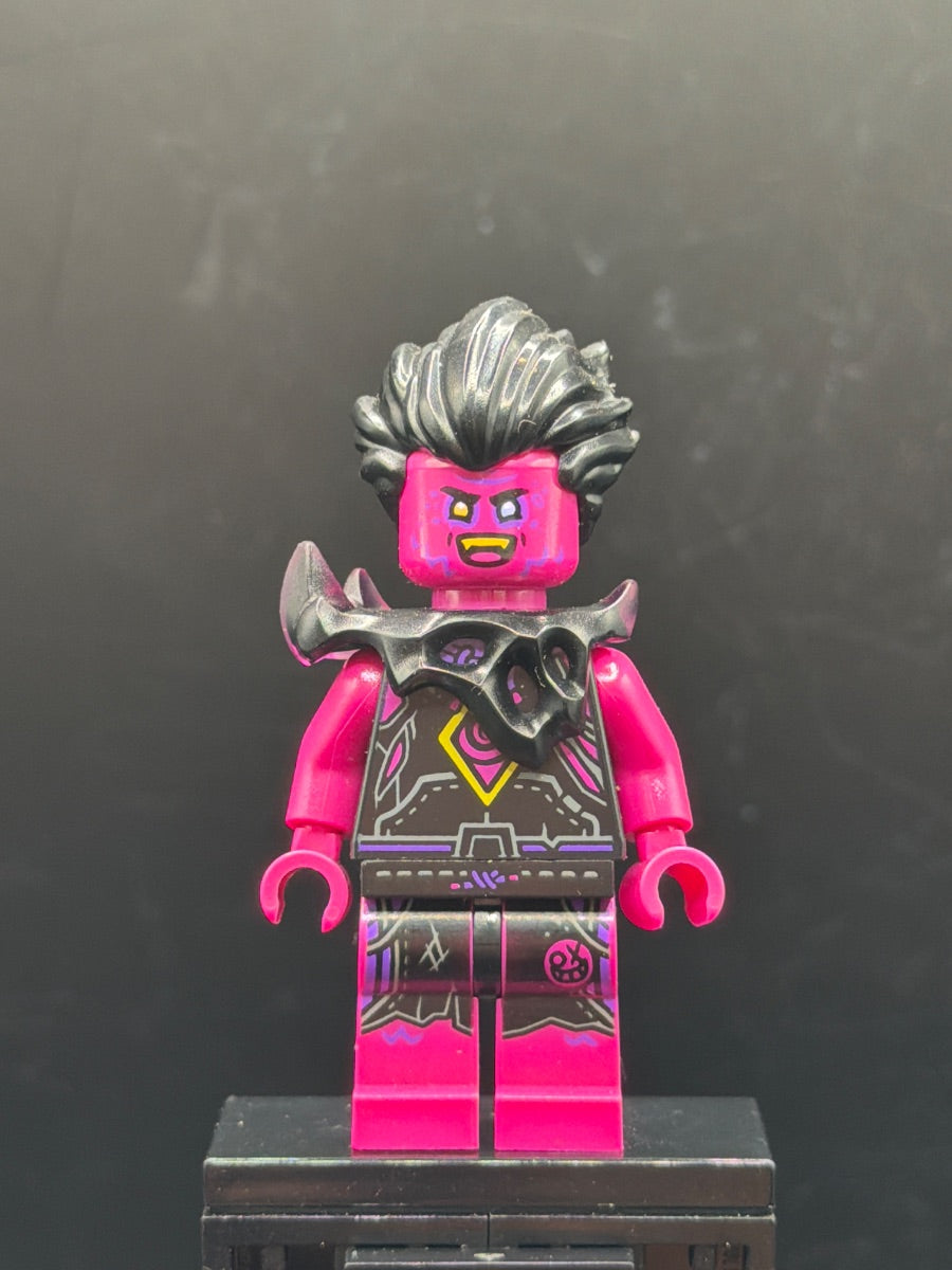 LEGO Minifigura Dogan - DREAMZzz — frente