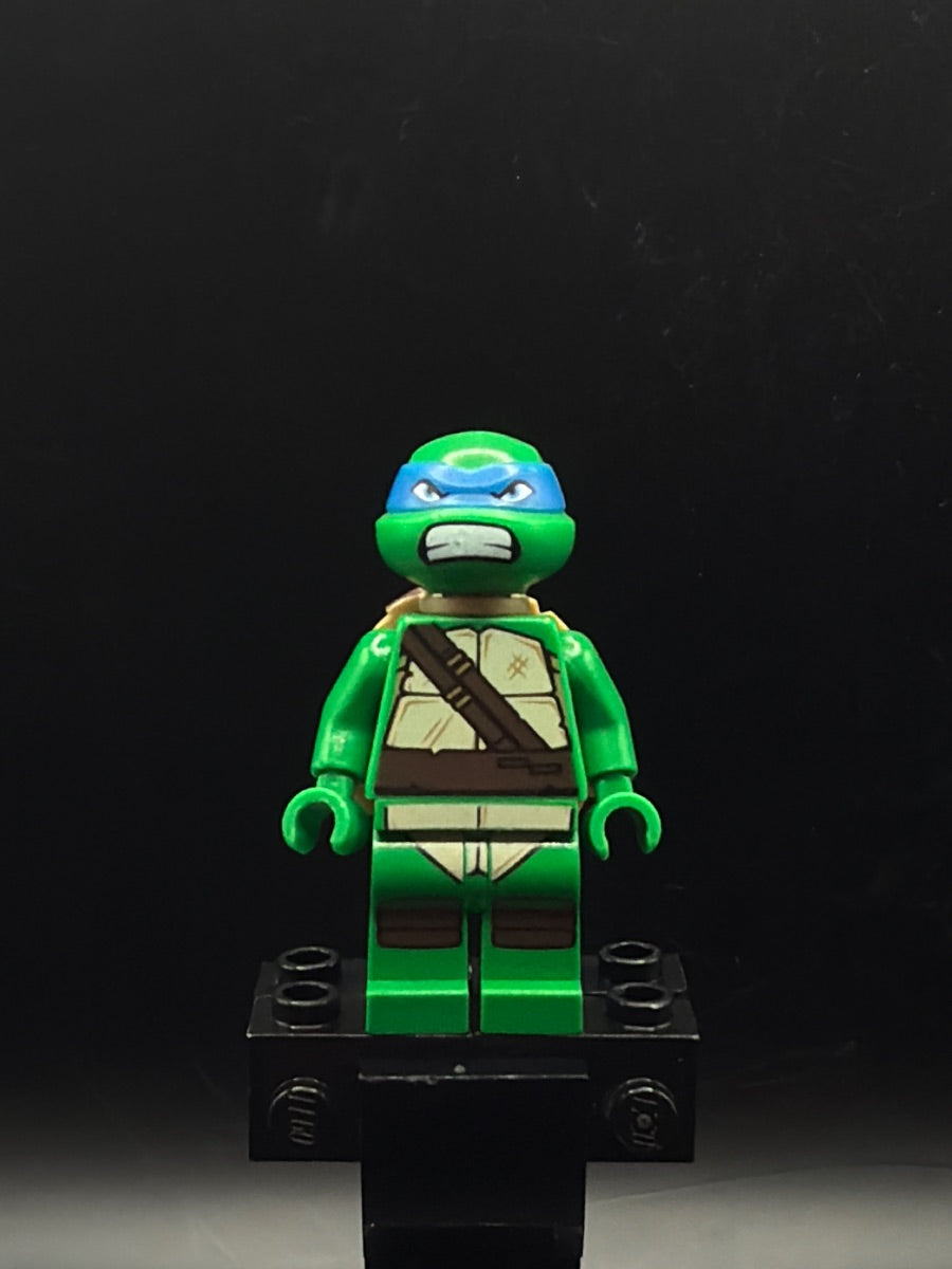 LEGO Minifigura Leonardo, Gritted Teeth - Teenage Mutant Ninja Turtles — frente