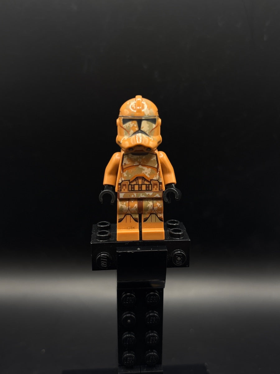 LEGO Minifigura Clone Trooper (Phase 2) Geonosis Camouflage - Star Wars — frente