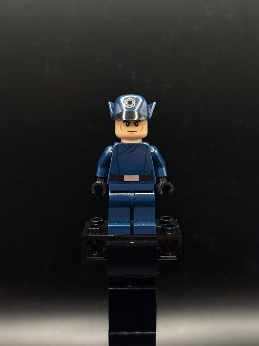 LEGO Minifigura First Order Officer (Colonel Erich S. Datoo) - Star Wars — frente