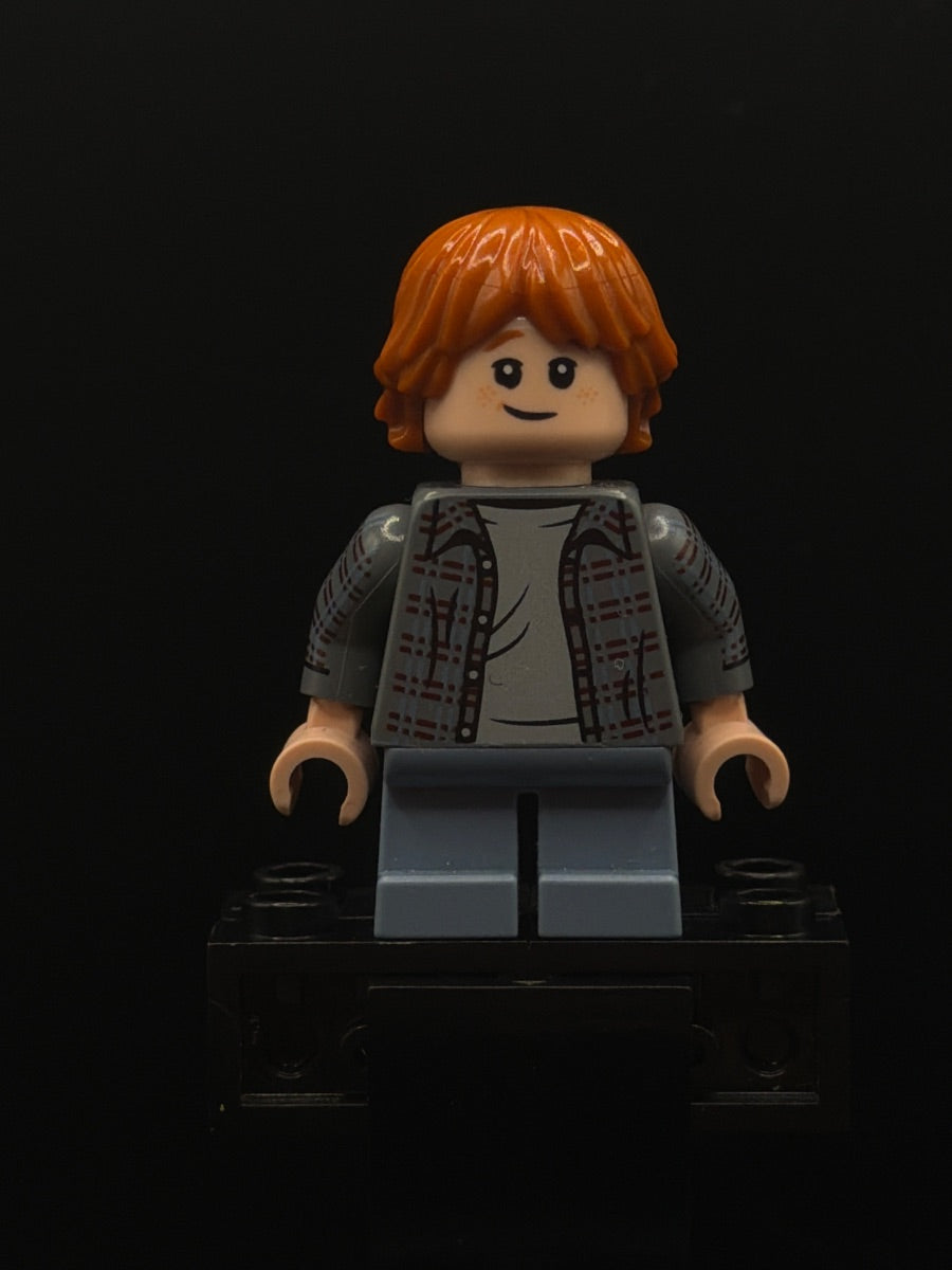 LEGO Minifigura Ron Weasley Plaid Shirt Printed Arms Sand Blue Short Legs - Harry Potter — frente