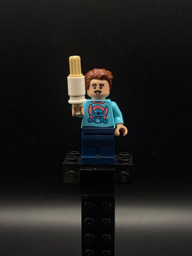LEGO Minifigura Main Street, U.S.A. Park Guest Male Stitch Shirt - Disney