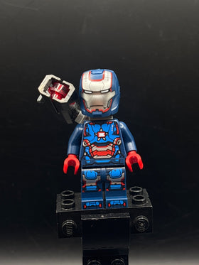 LEGO Minifigura Iron Patriot MK1 - Stud Shooter - Marvel