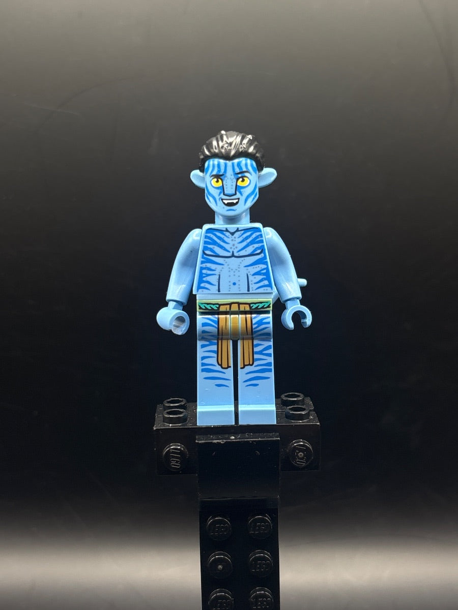 LEGO Minifigura Jake Sully - Na'vi, Bare Chest, No Face Paint - Avatar — frente