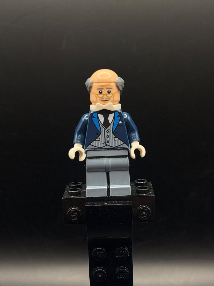 LEGO Minifigura Alfred Pennyworth - Pinstripe Vest - DC — frente