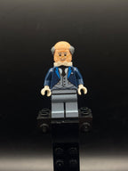 LEGO Minifigura Alfred Pennyworth - Pinstripe Vest - DC — frente