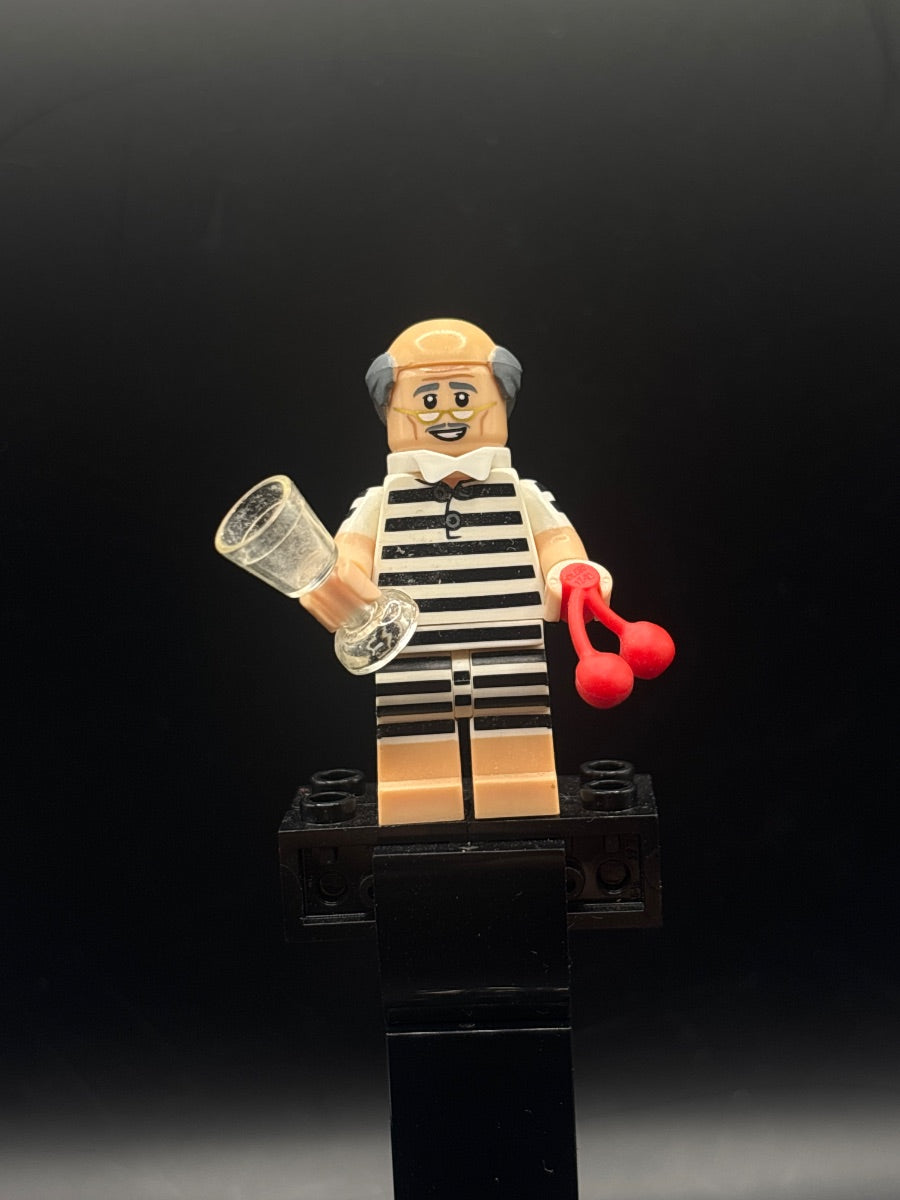 LEGO Minifigura Vacation Alfred Pennyworth, The LEGO Batman Movie, Series 2 (Minifigure Only without Stand and Accessories) - Collectible Minifigures — frente