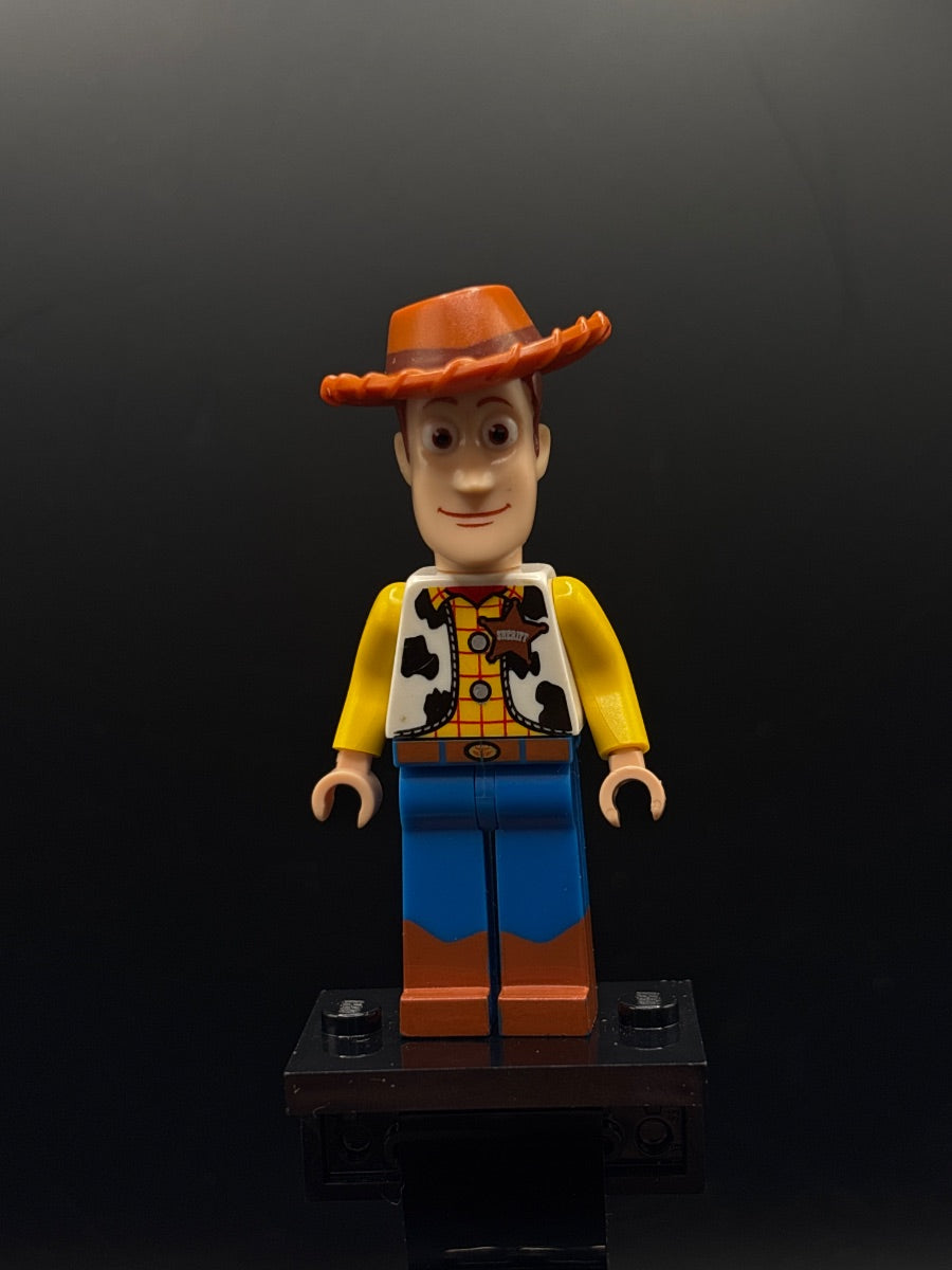 LEGO Minifigura Woody - Long Legs, Grin - Toy Story — frente