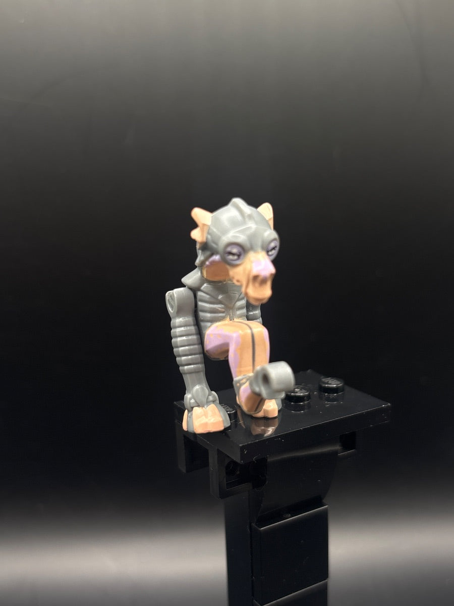 LEGO Minifigura Sebulba - Dark Bluish Gray, Movable Arms - Star Wars — frente