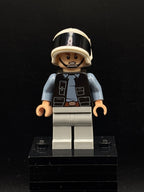 LEGO Minifigura Rebel Fleet Trooper - Male, Vest with Pockets, Black Neck, Reddish Brown Eyebrows - Star Wars — frente