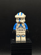 LEGO Minifigura Clone Trooper Specialist, 501st Legion (Phase 2) - Blue Arms, Macrobinoculars, Nougat Head, Helmet with Holes - Star Wars — frente