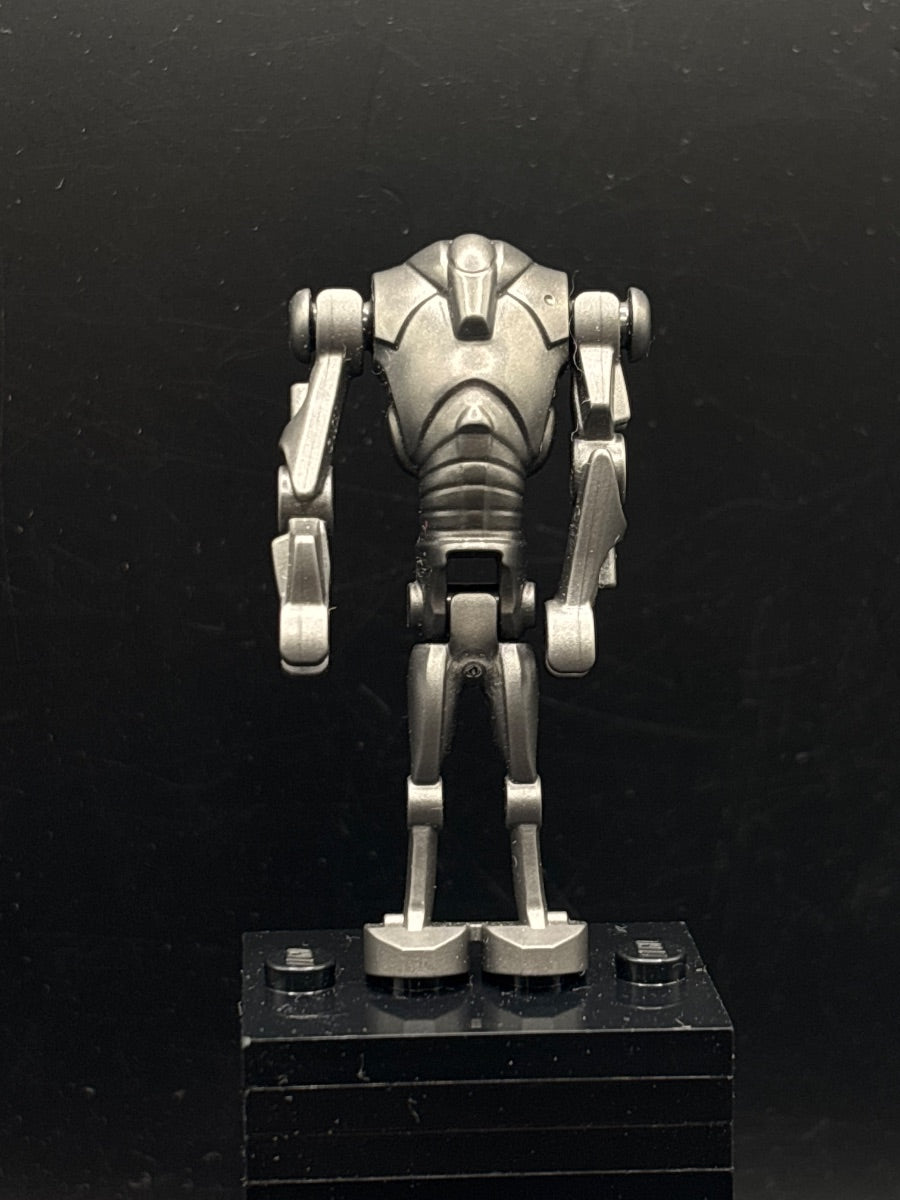 LEGO Minifigura Super Battle Droid - Pearl Dark Gray, Narrow Head, Chest Light Indent - Star Wars — frente