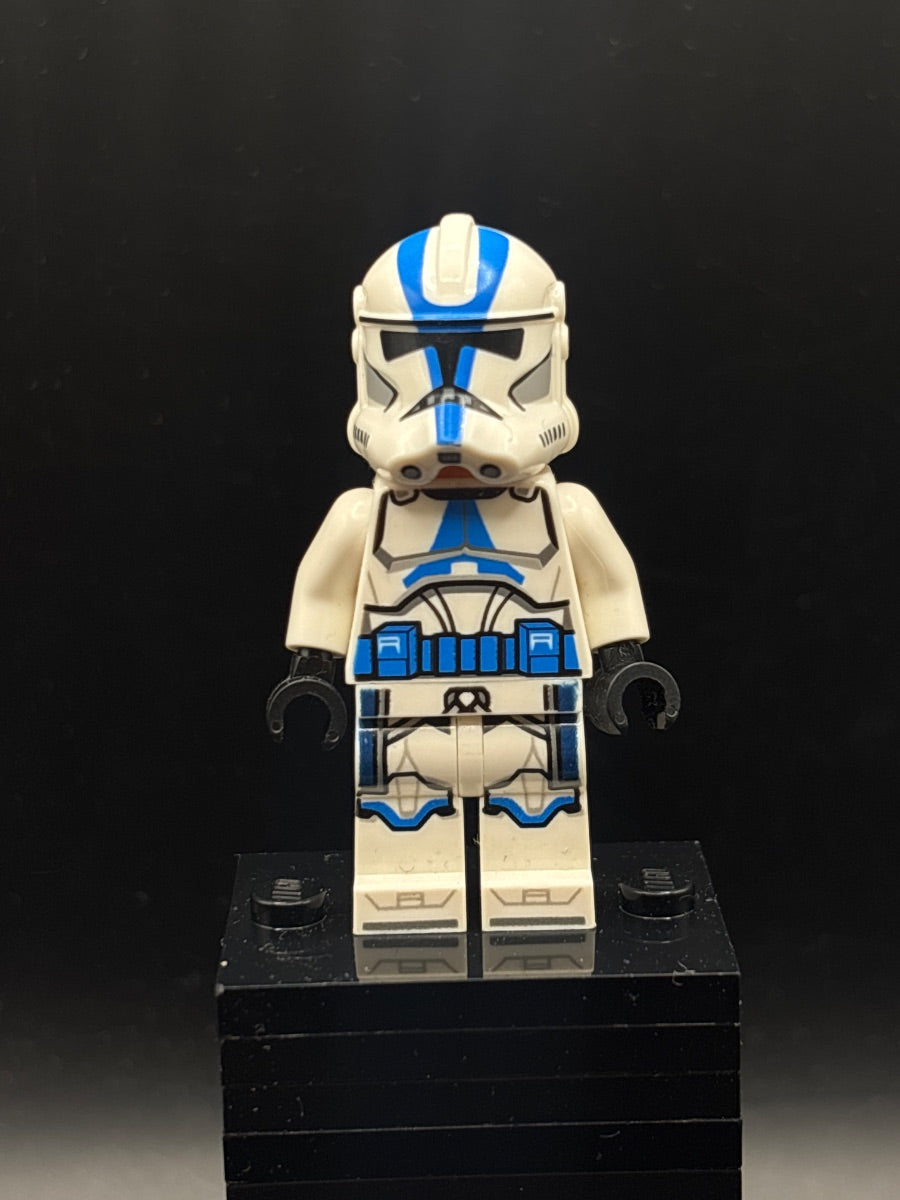 LEGO Minifigura Clone Trooper Officer, 501st Legion (Phase 2) - White Arms, Blue Rangefinder, Nougat Head, Helmet with Holes - Star Wars — frente