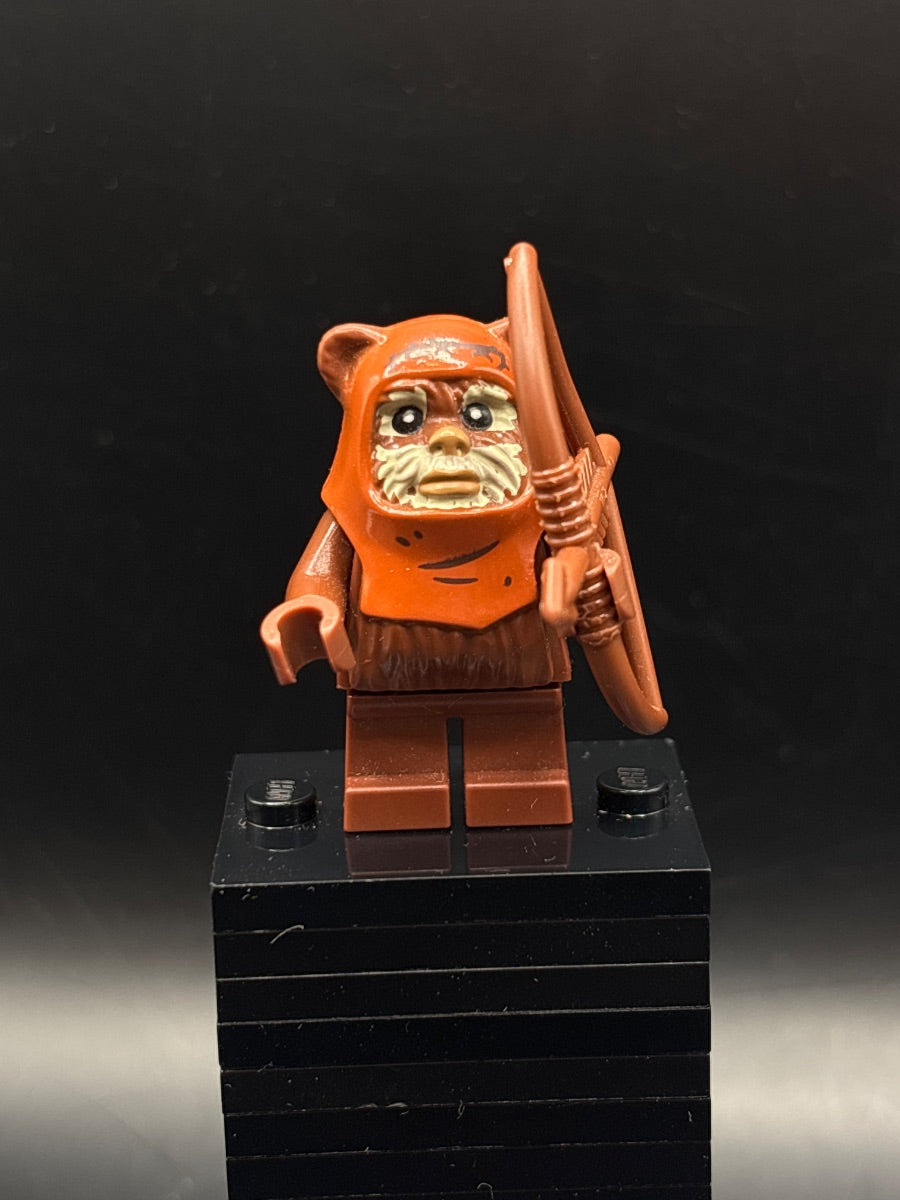 LEGO Minifigura Wicket (Ewok) - Printed Dark Orange Hood with Wrinkles - Star Wars — frente