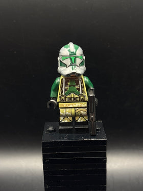 LEGO Minifigura Clone Trooper Commander Gree, 41st Elite Corps (Phase 2) - Kashyyyk Camouflage, Dark Tan Markings on Legs, Scowl - Star Wars