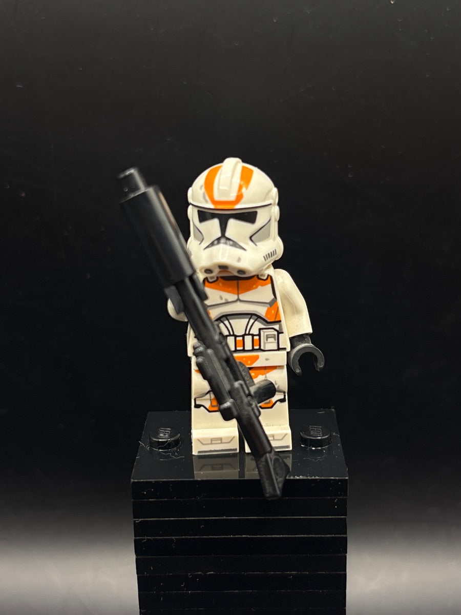 LEGO Minifigura Clone Trooper, 212th Attack Battalion (Phase 2) - White Arms, Dirt Stains, Nougat Head, Helmet with Holes - Star Wars — frente