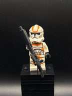 LEGO Minifigura Clone Trooper, 212th Attack Battalion (Phase 2) - White Arms, Dirt Stains, Nougat Head, Helmet with Holes - Star Wars — frente