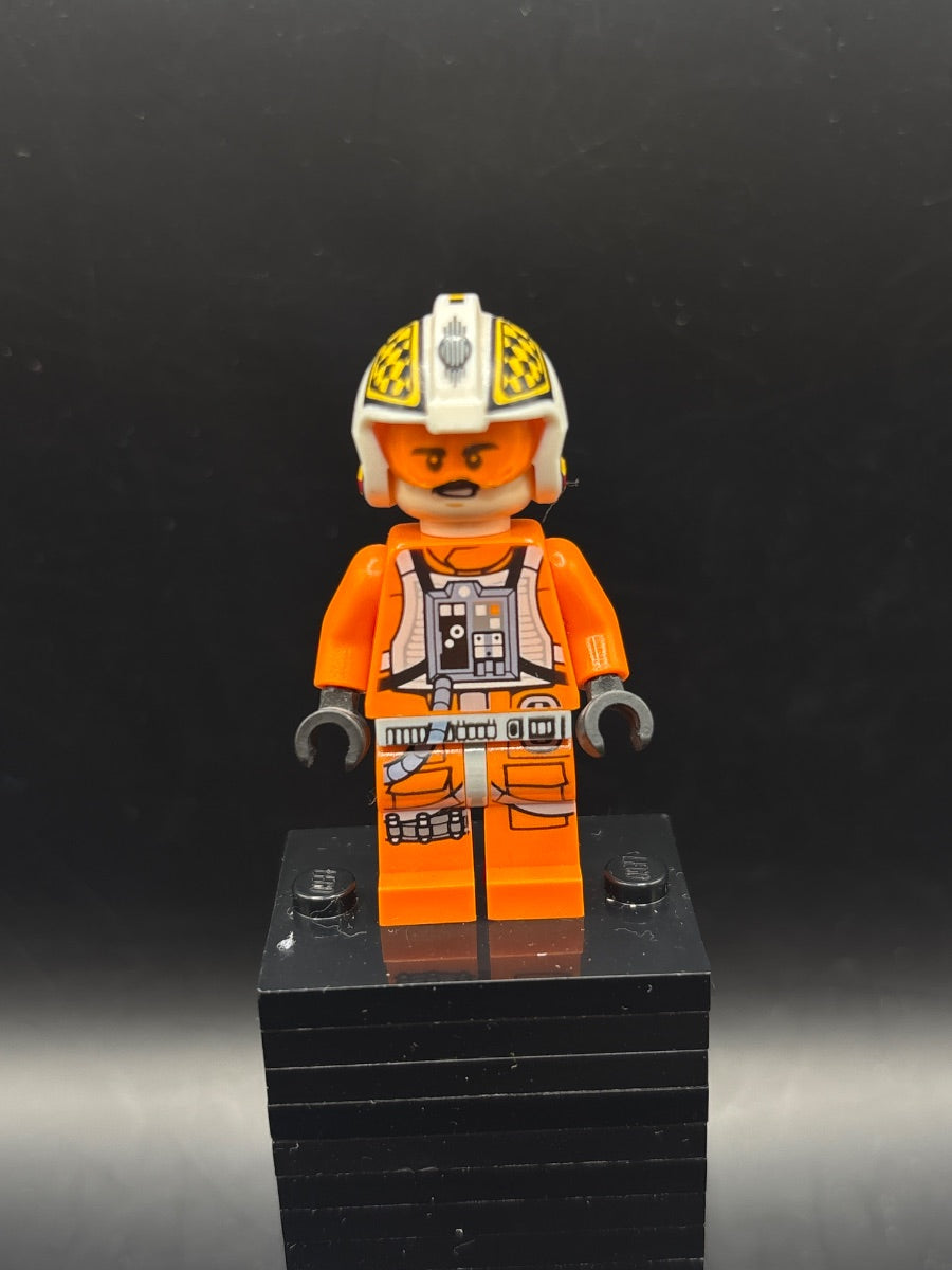 LEGO Minifigura Biggs Darklighter - Light Nougat Head, Dual Molded Helmet - Star Wars — frente