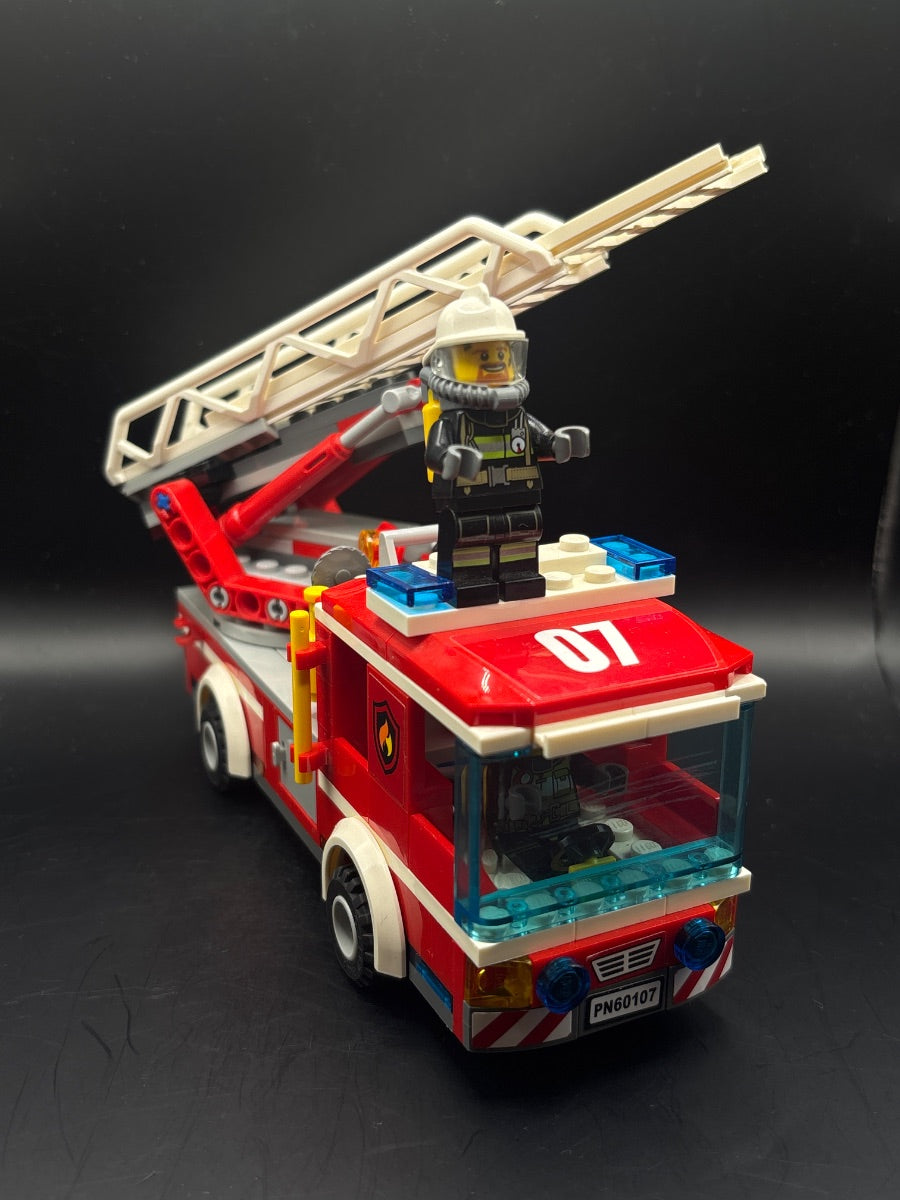 LEGO Set Fire Ladder Truck - Town — frente